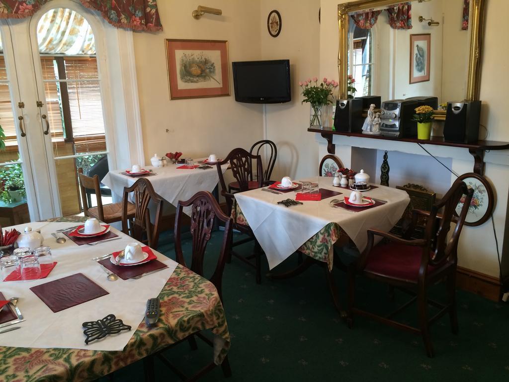 Charlotte House Hotel Питерборо Екстериор снимка