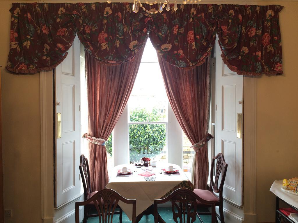 Charlotte House Hotel Питерборо Екстериор снимка