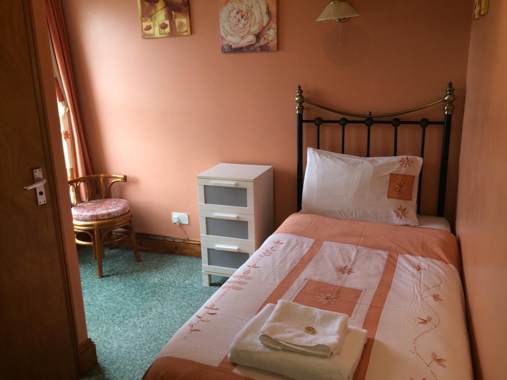 Charlotte House Hotel Питерборо Екстериор снимка
