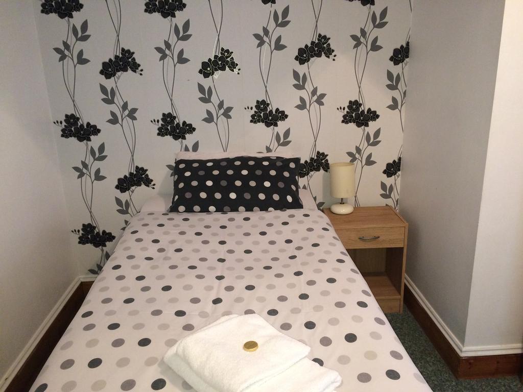 Charlotte House Hotel Питерборо Екстериор снимка