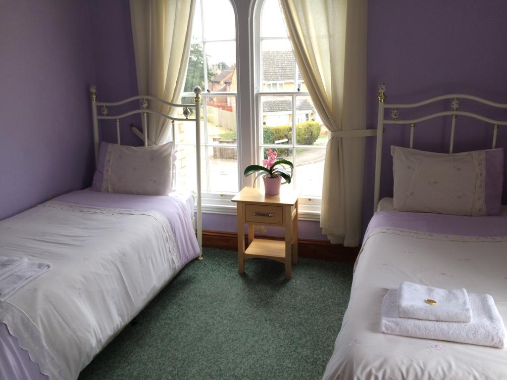 Charlotte House Hotel Питерборо Екстериор снимка