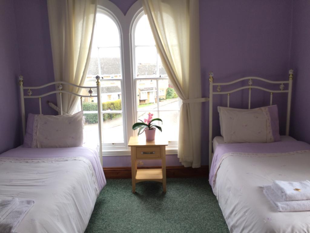 Charlotte House Hotel Питерборо Екстериор снимка