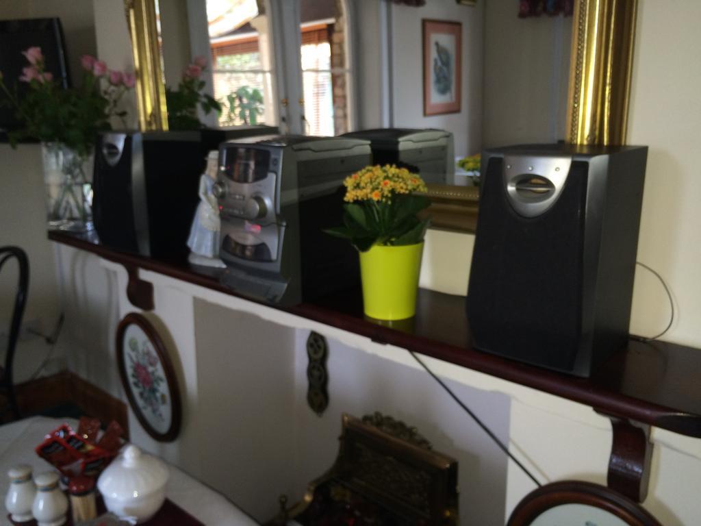 Charlotte House Hotel Питерборо Екстериор снимка