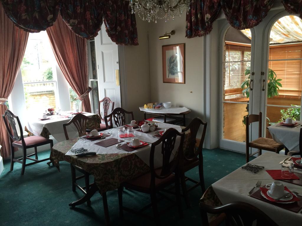 Charlotte House Hotel Питерборо Екстериор снимка