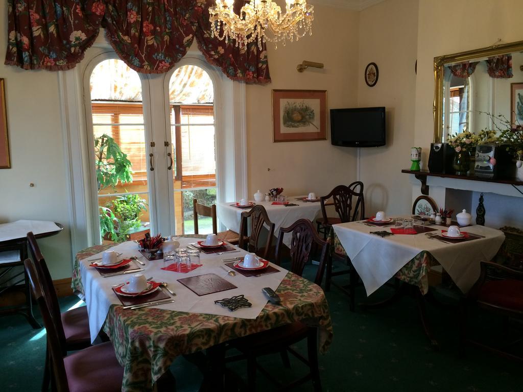 Charlotte House Hotel Питерборо Екстериор снимка