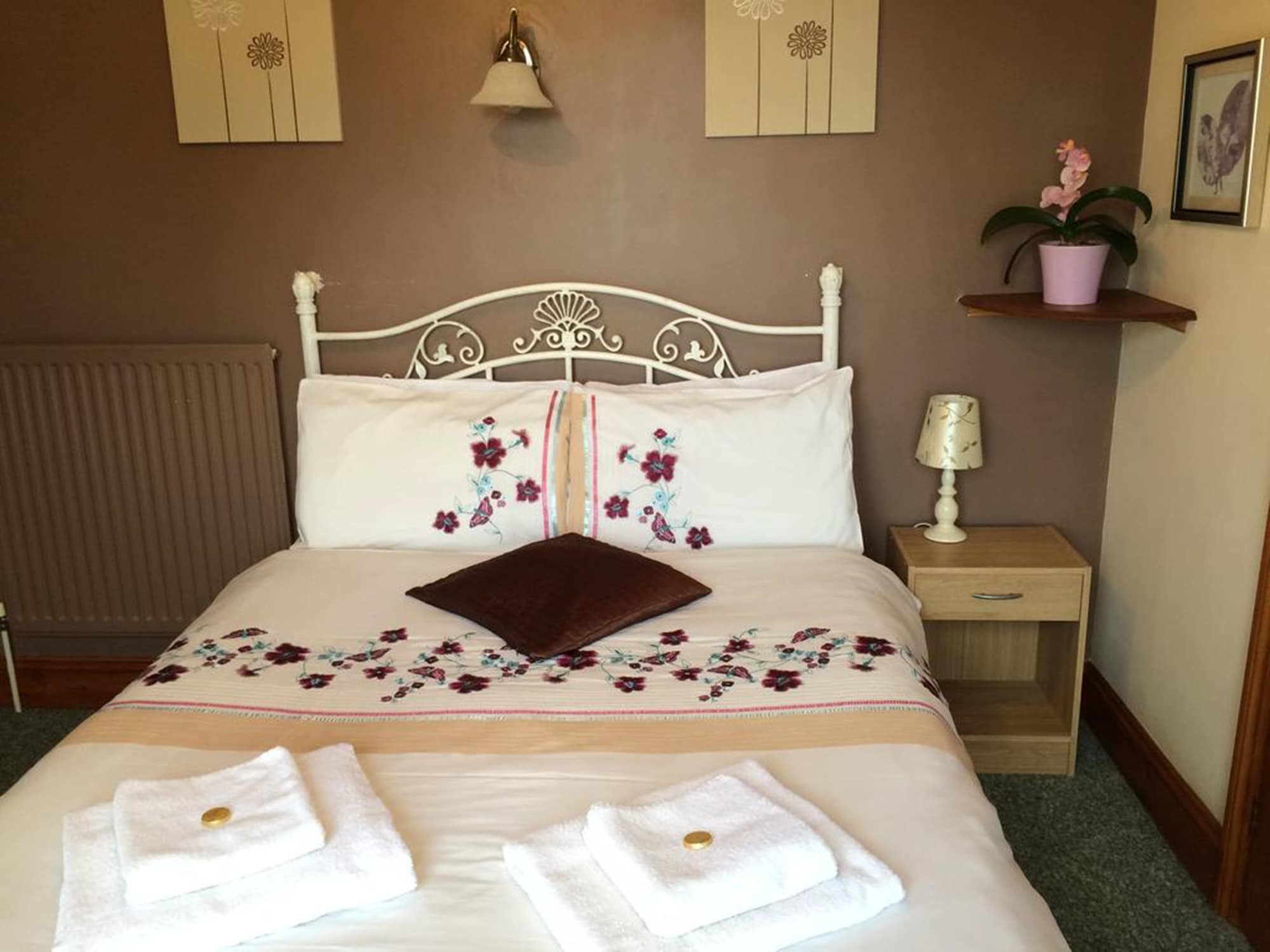 Charlotte House Hotel Питерборо Екстериор снимка
