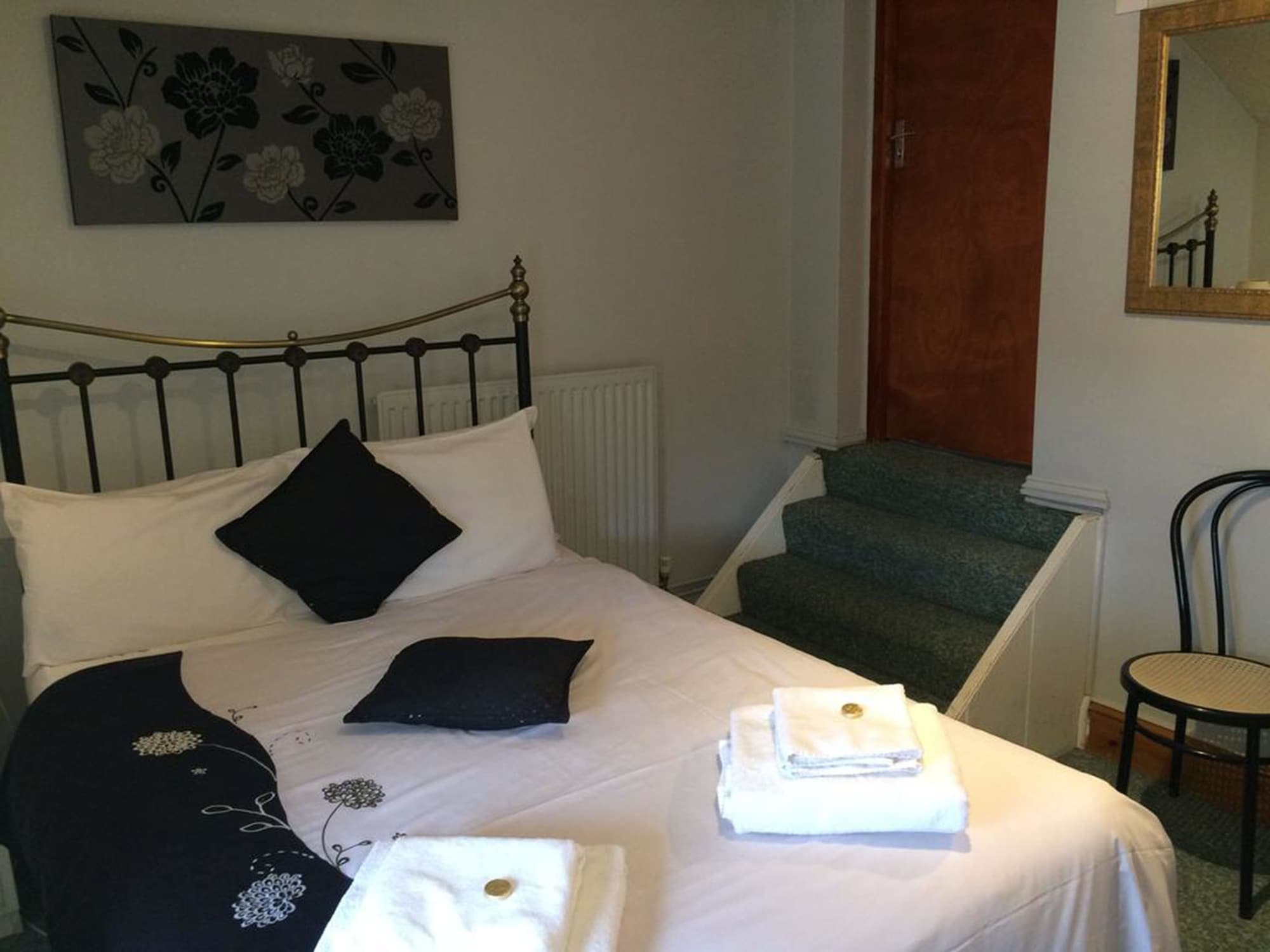 Charlotte House Hotel Питерборо Екстериор снимка